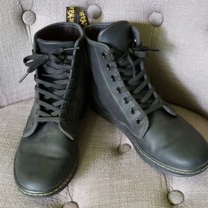 Dr Martens black greasy leather lamper boots